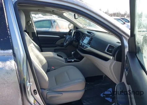 2016 Toyota Highlander Xle V6 z USA, uszkodzony, nr VIN 5TDJKRFH7GS319306